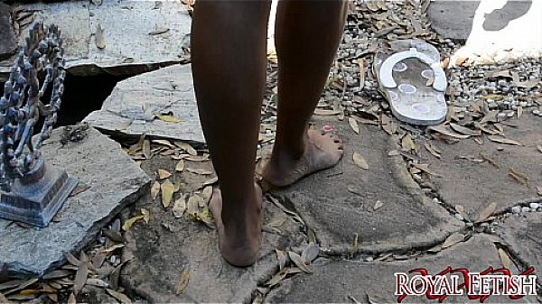 Jet Setting Jasmine Barefoot in the Garden FOOT FETISH POV