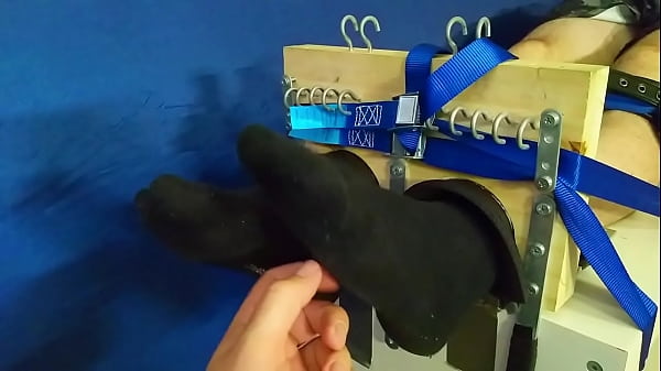 Plumes sur pieds soumise